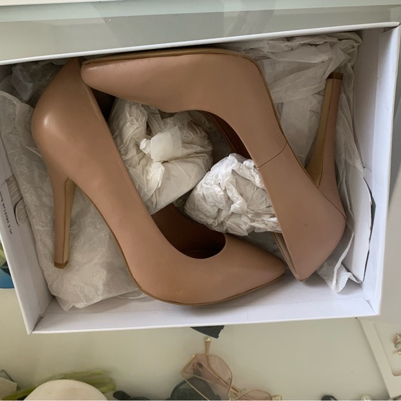 Steve Madden Pink/Nude pointed toe Heels - Picture 3 of 5